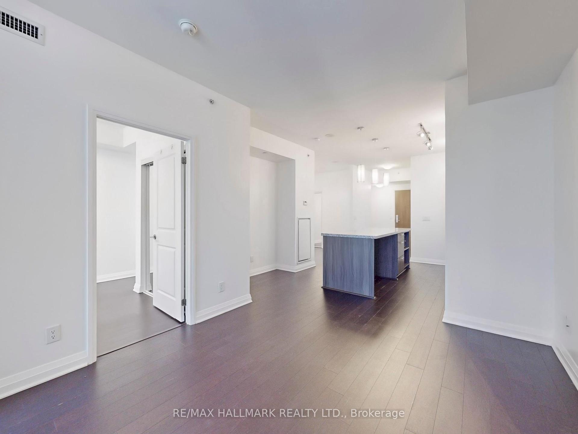 2 Bedrooms Condo at 8 Mercer, Toronto For sale