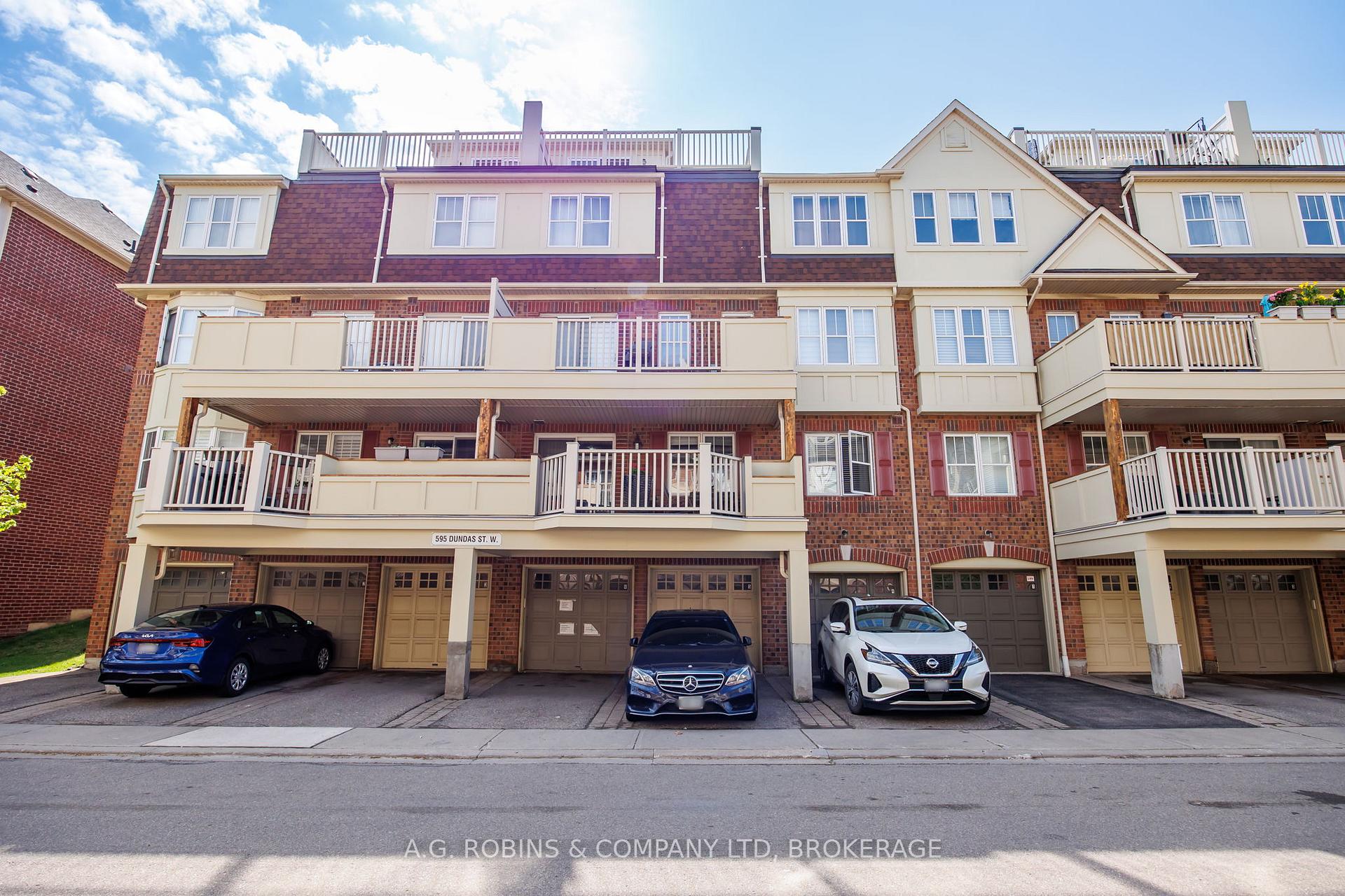 3 Bedrooms Condo at 595 Dundas, Mississauga For sale