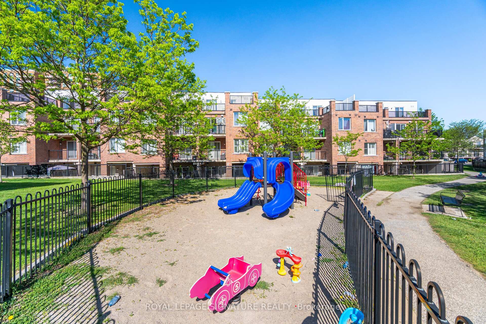 3 Bedrooms Condo at 3031 Finch, Toronto For sale