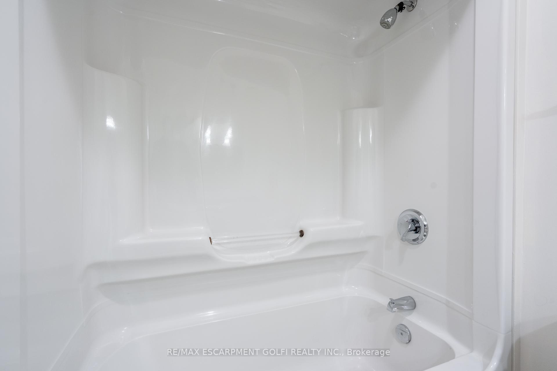 2 Bedrooms Condo at 135 James, Hamilton For sale