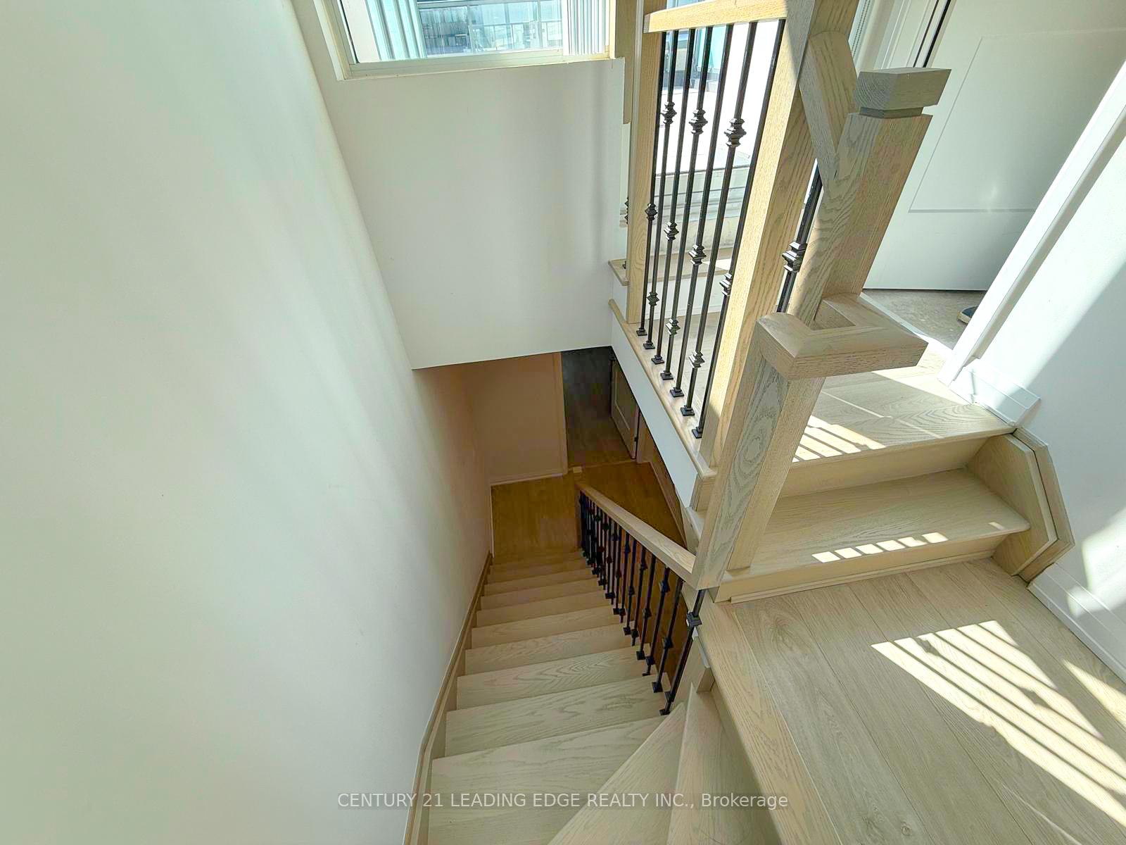 4 Bedrooms Condo at 1050 Portage,  Vaughan For sale