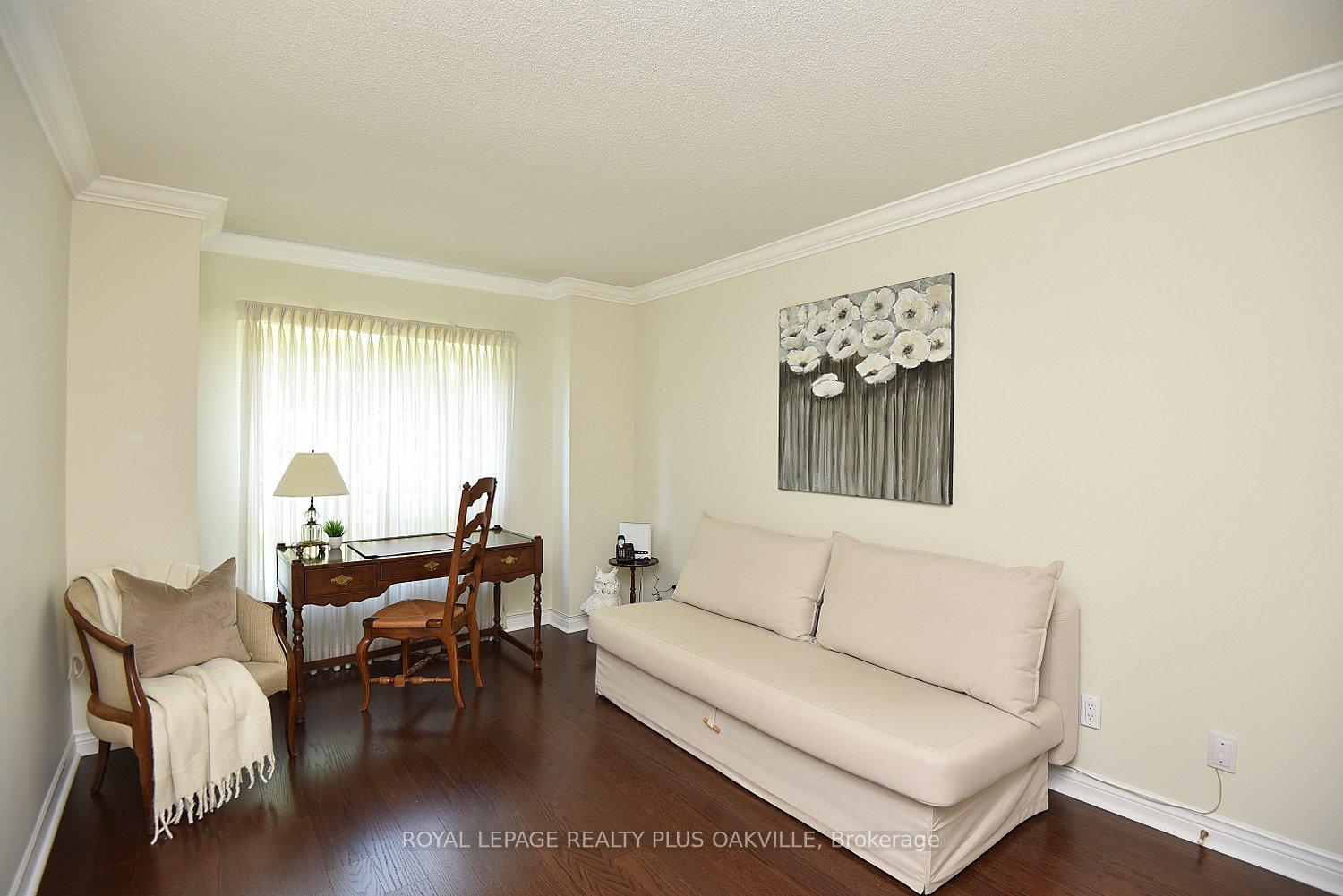 2 Bedrooms Condo at 2190 Lakeshore, Burlington For sale
