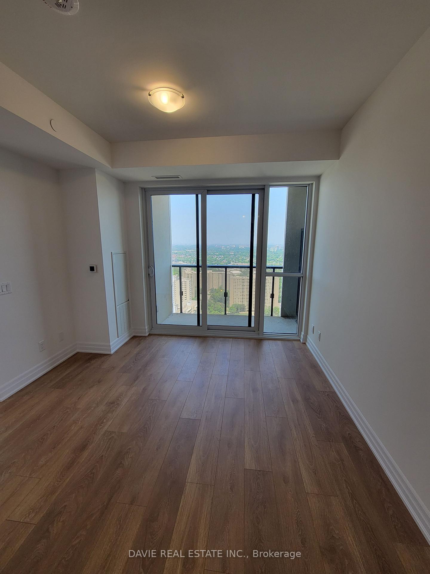 2 Bedrooms Condo at 30 Elm, Mississauga For sale