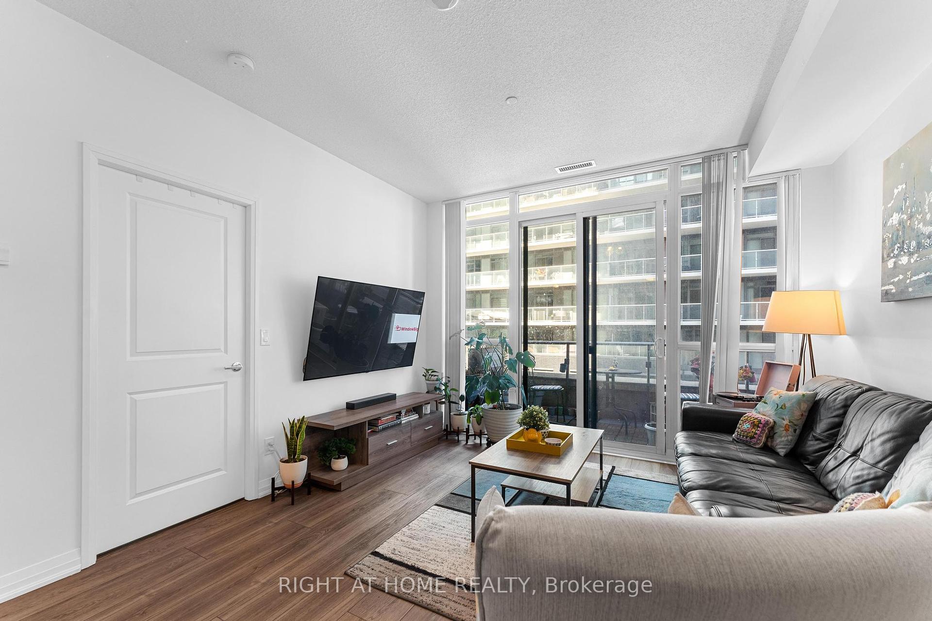 2 Bedrooms Condo at 59 Annie Craig,  Toronto For sale