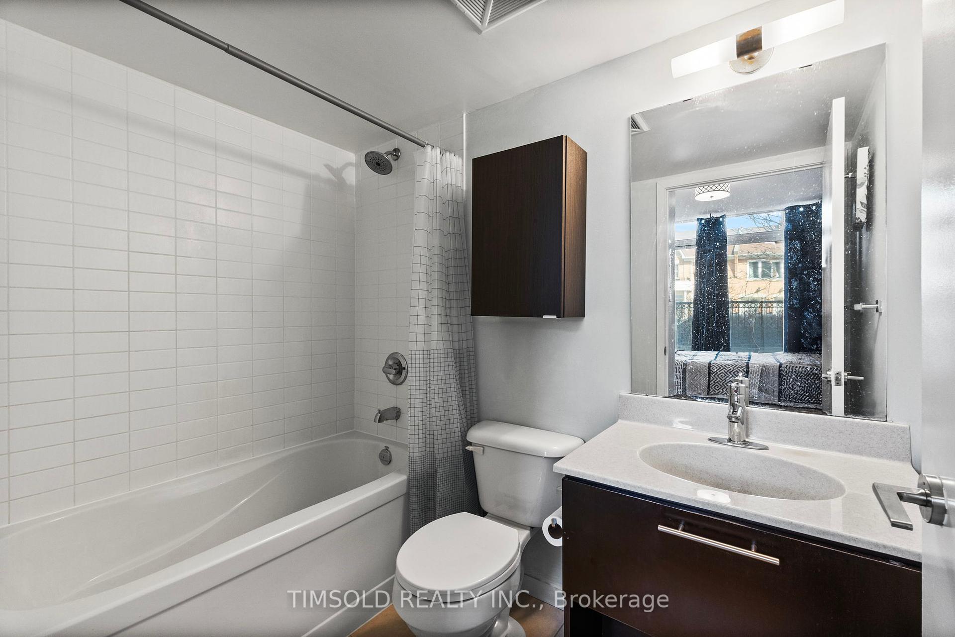 2 Bedrooms Condo at 120 Dallimore, Toronto For sale