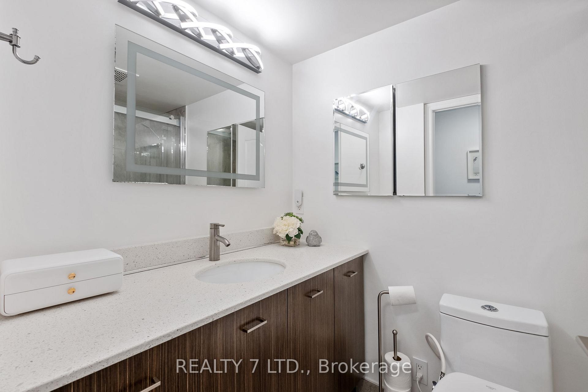2 Bedrooms Condo at 850 Steeles, Vaughan For sale