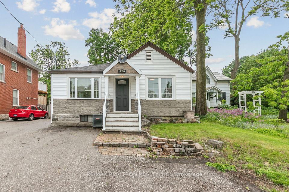 426 Eagle Street, Newmarket, ON L3Y 1K6