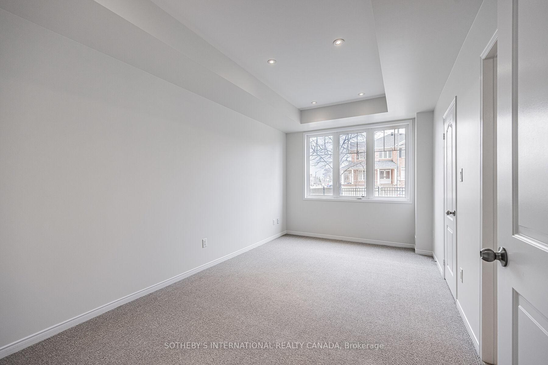 4 Bedrooms Condo at 5700 Tosca, Mississauga For sale