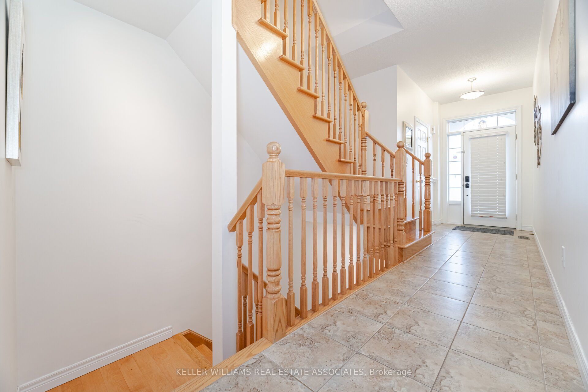 2330 Whistling Springs Crescent, Oakville, ON L6M 0C3