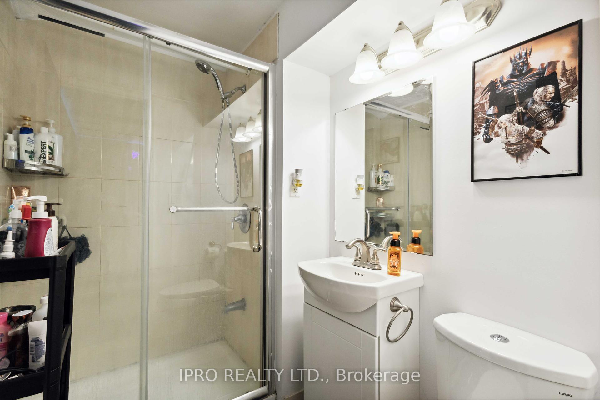 5 Bedrooms Condo at 50 Bridletowne, Toronto For sale