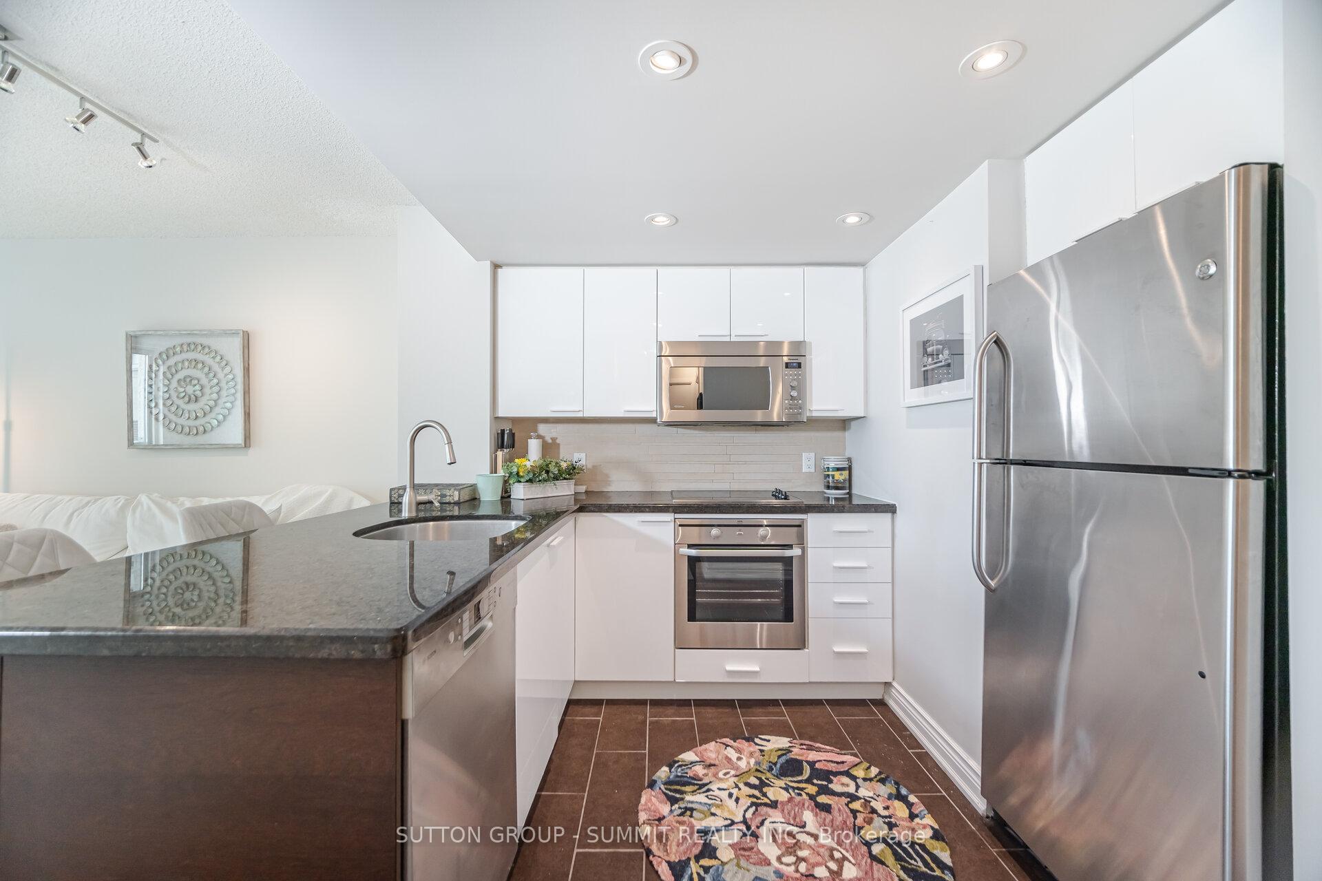 2 Bedrooms Condo at 8 Park, Toronto For sale