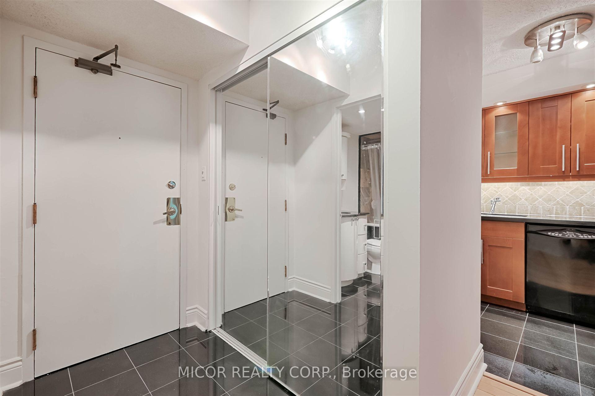 1 Bedroom Condo at 40 Scollard, Toronto For sale