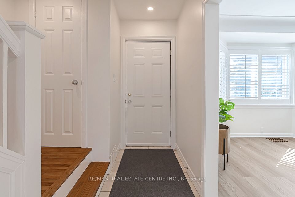 76 Cloverhill Road, Hamilton, ON L9C 3L7