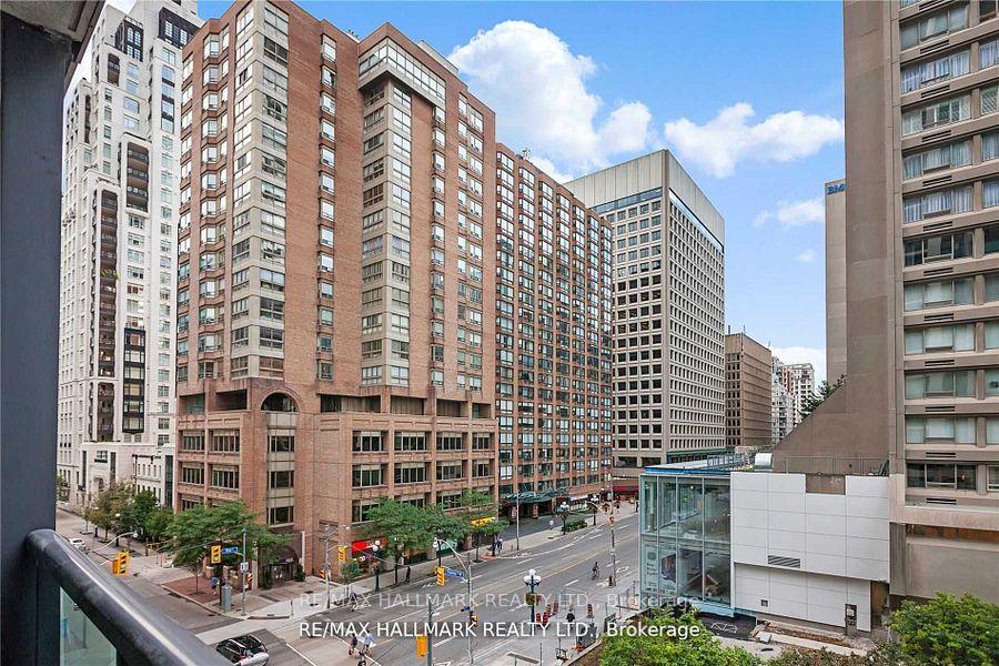 2 Bedrooms Condo at 1121 Bay, Toronto For sale