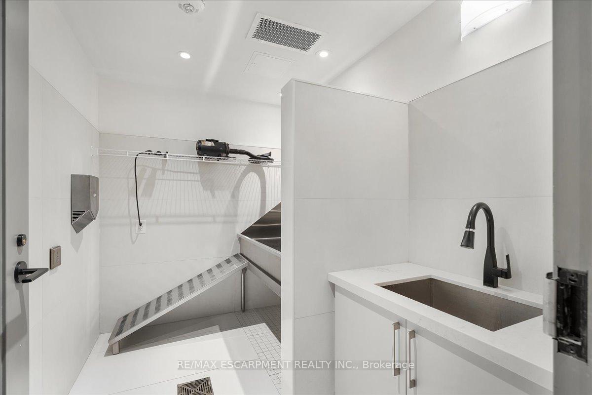 1 Bedroom Condo at 2450 OLD BRONTE, Oakville For sale