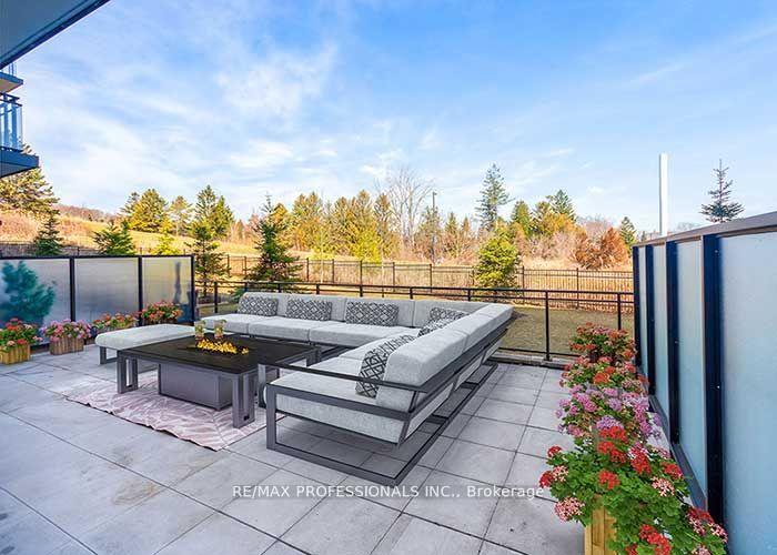 3 Bedrooms Condo at 1575 Lakeshore, Mississauga For sale