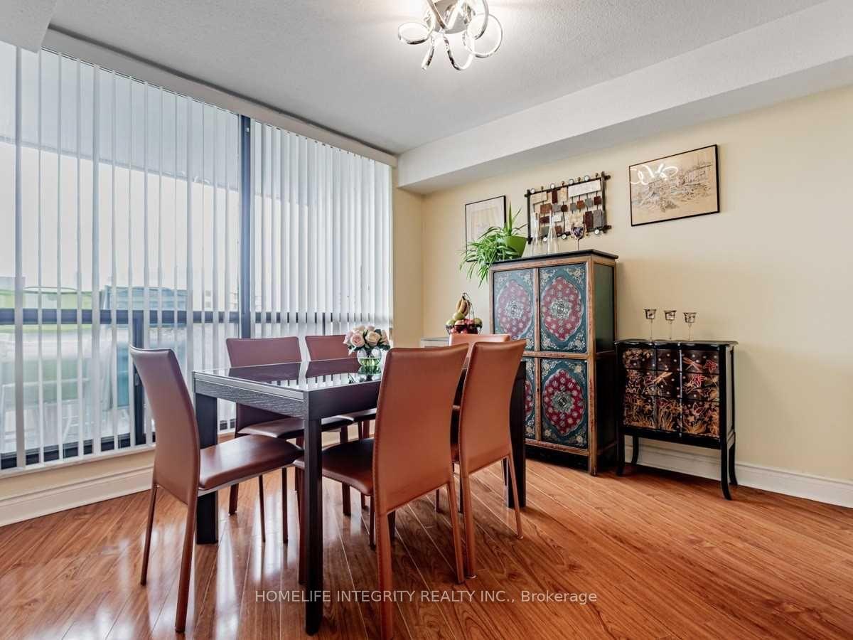 3 Bedrooms Condo at 150 Neptune, Toronto For sale