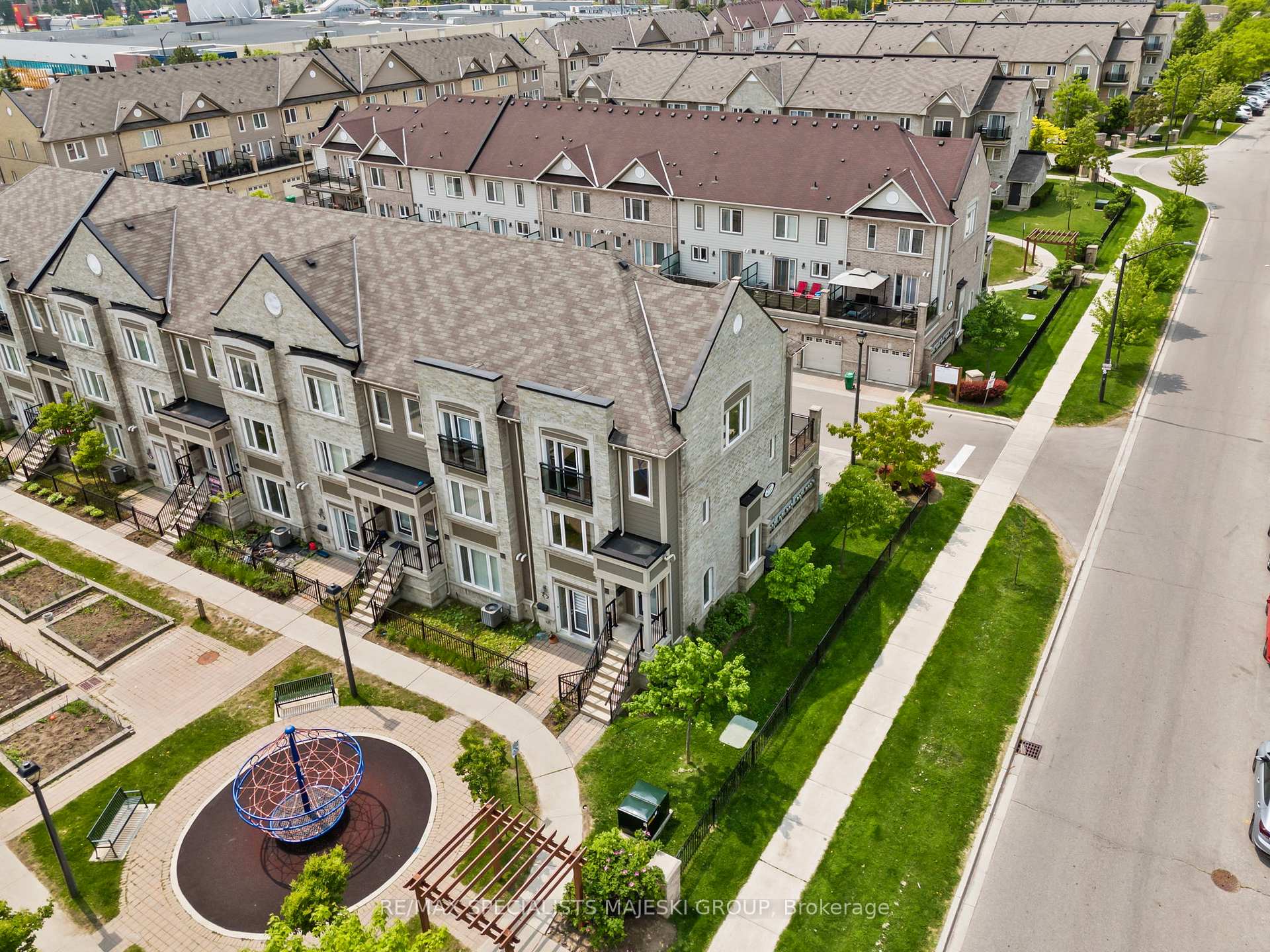 2 Bedrooms Condo at 2891 Rio, Mississauga For sale