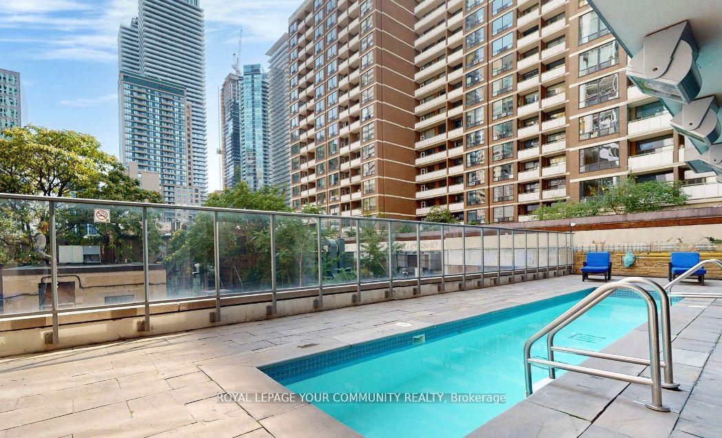 3 Bedrooms Condo at 21 Balmuto, Toronto For sale