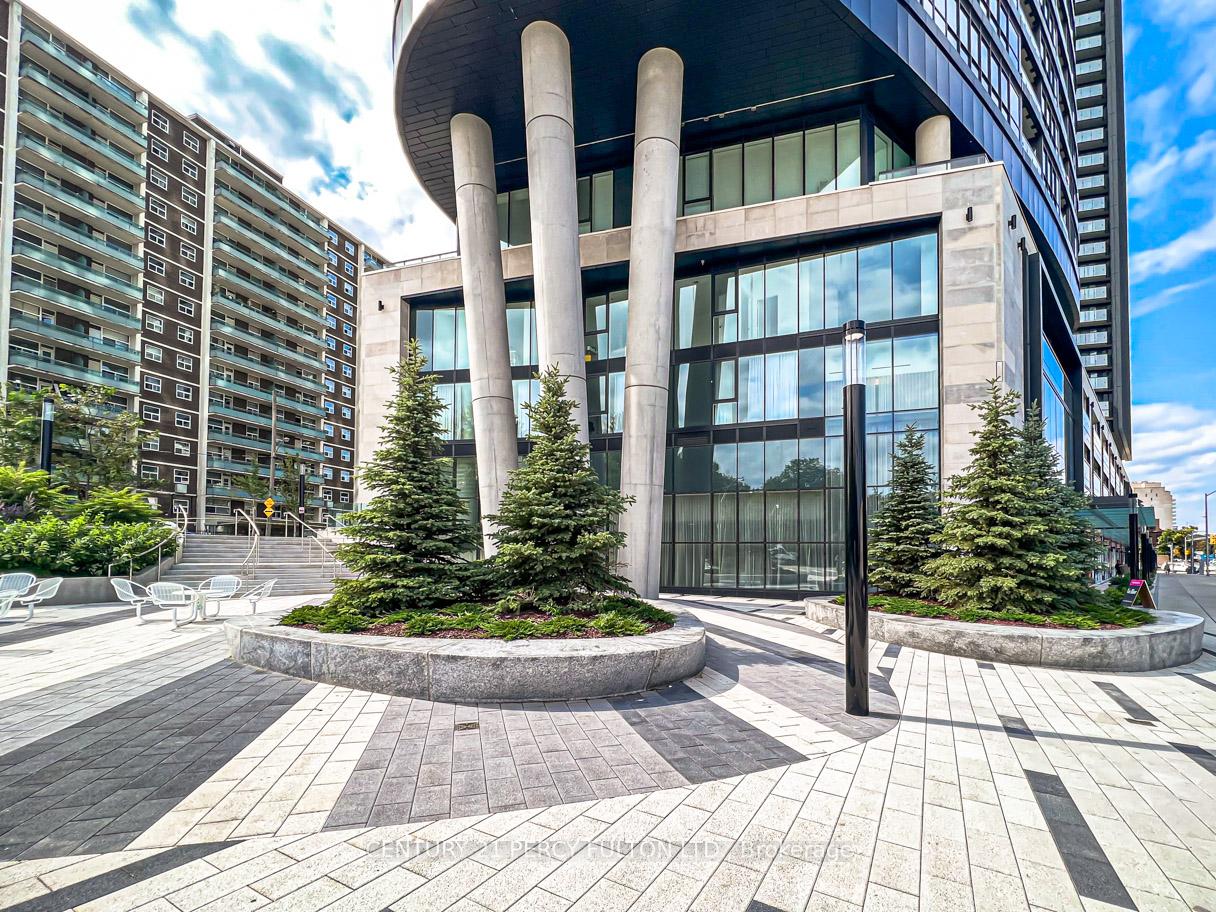 3 Bedrooms Condo at 585 Bloor, Toronto For sale