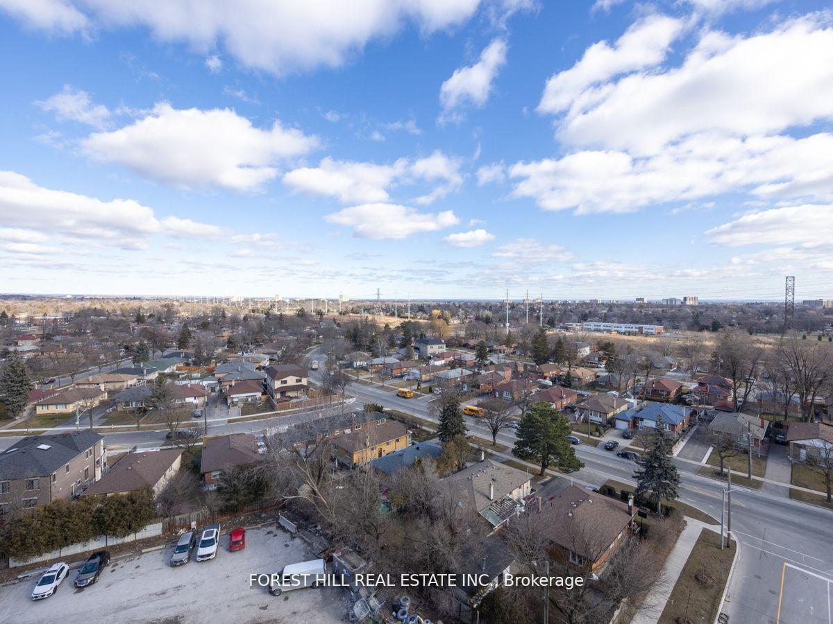 3 Bedrooms Condo at 10 Meadowglen, Toronto For sale