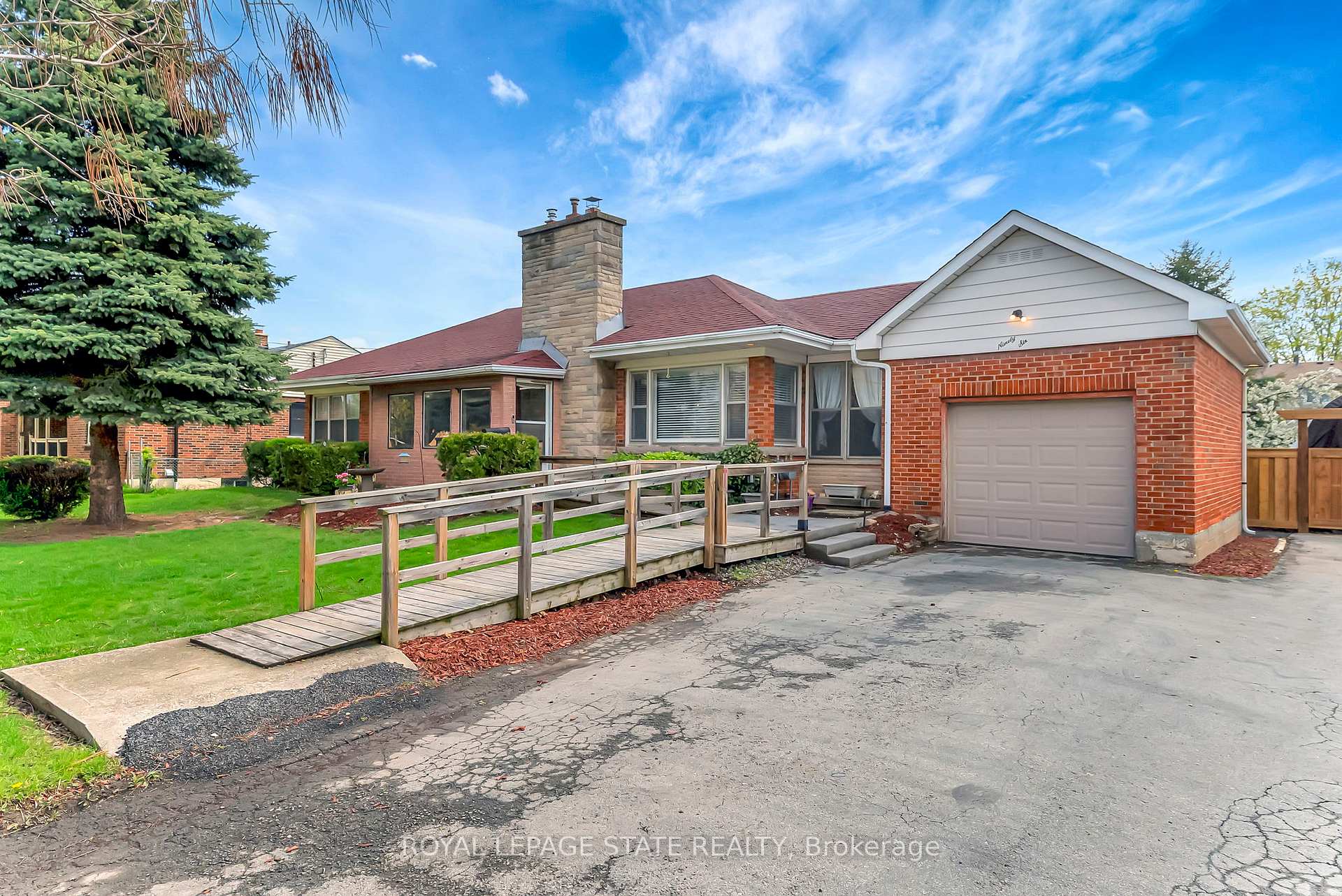 96 Gray Road, Hamilton, ON L8G 3V1