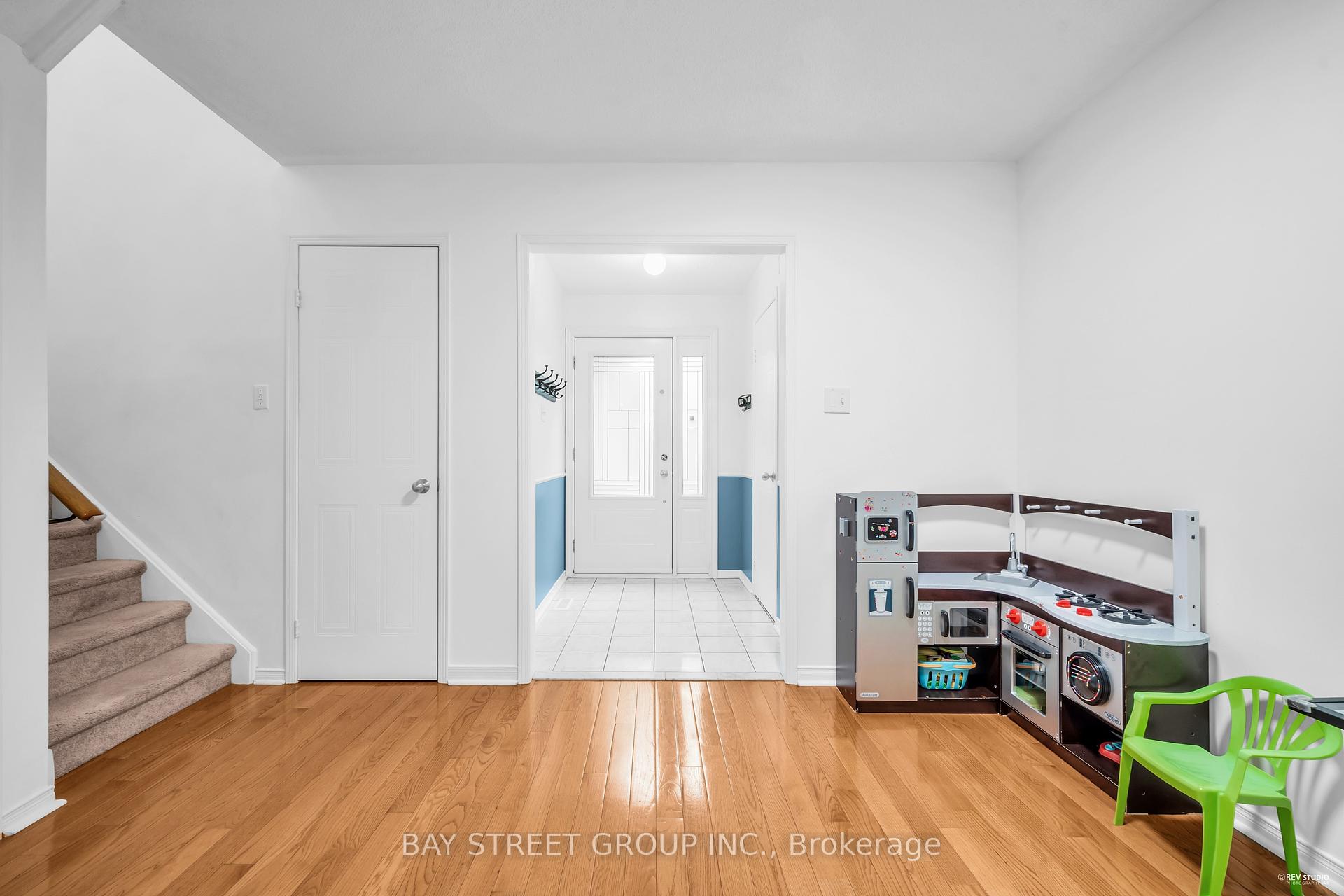 3 Bedrooms Condo at 1240 Westview, Oakville For sale