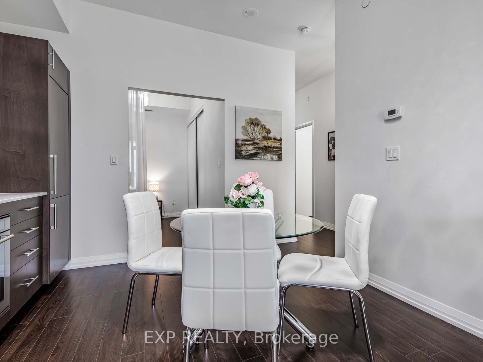 2 Bedrooms Condo at 460 Adelaide, Toronto For sale