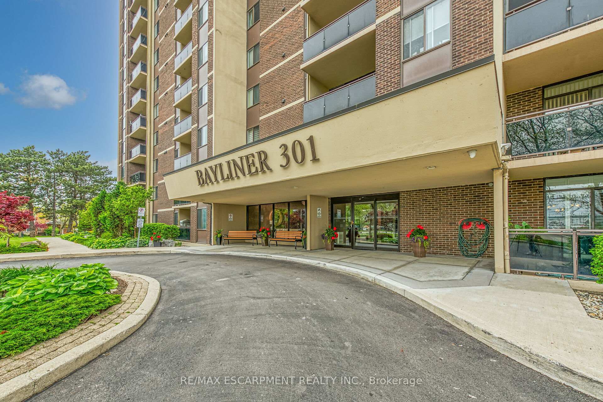 3 Bedrooms Condo at 301 Frances, Hamilton For sale