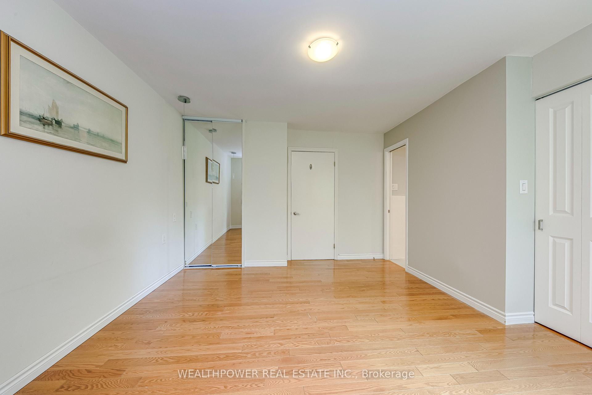 3 Bedrooms Condo at 1250 Marlborough, Oakville For sale
