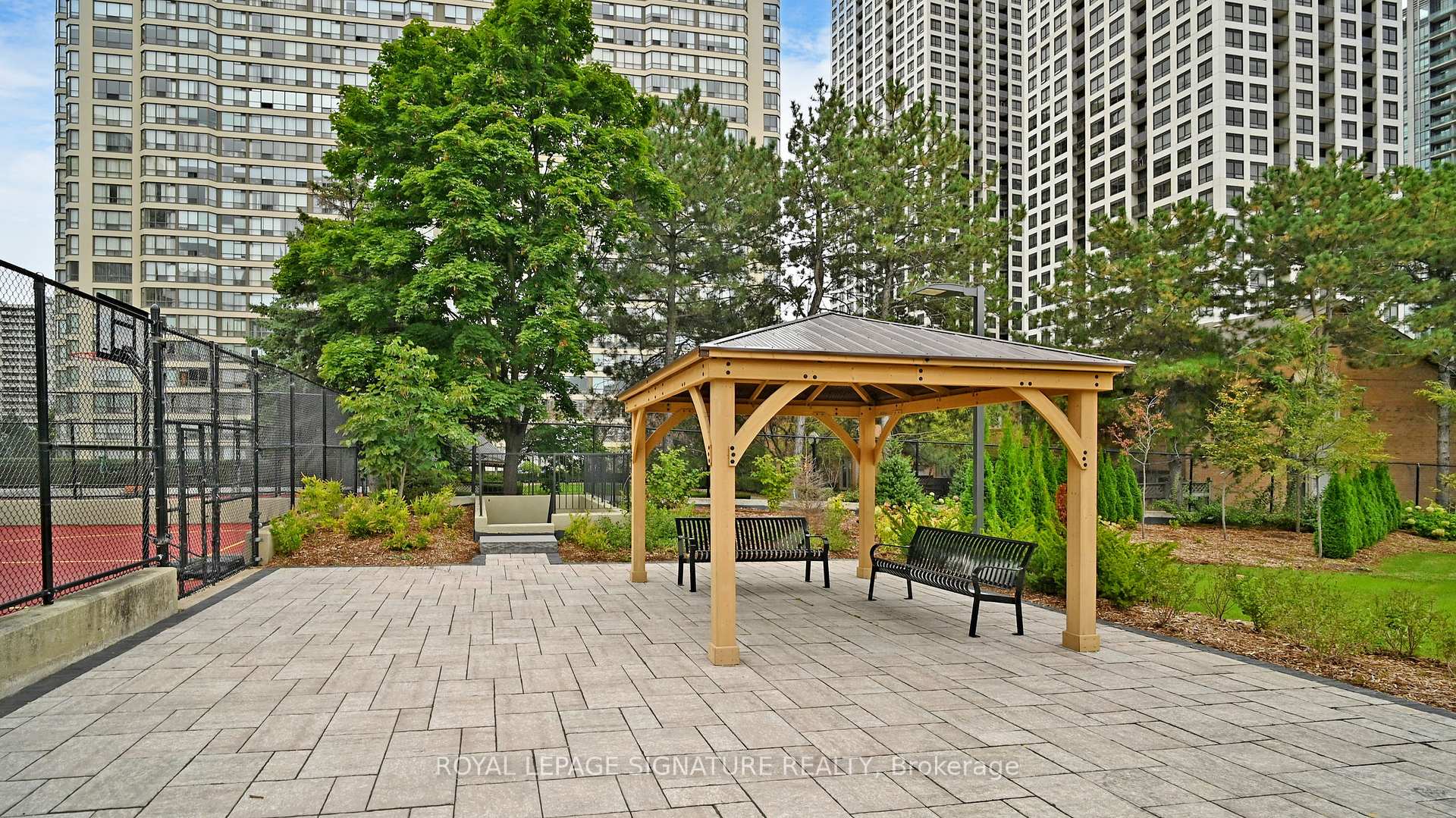 2 Bedrooms Condo at 3605 Kariya, Mississauga For sale