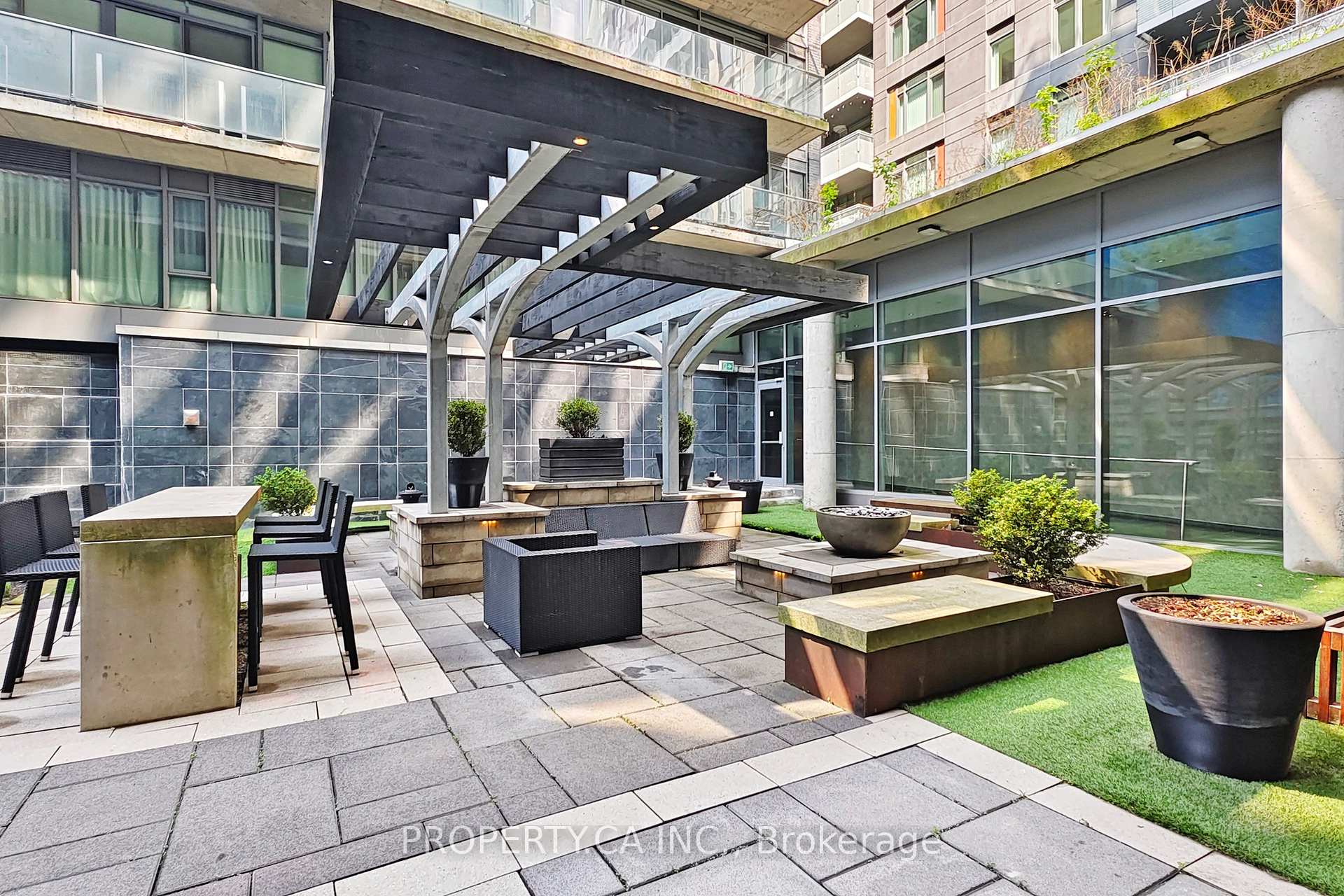 1 Bedroom Condo at 650 King, Toronto For sale