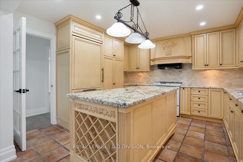 Granite counters and pot lights