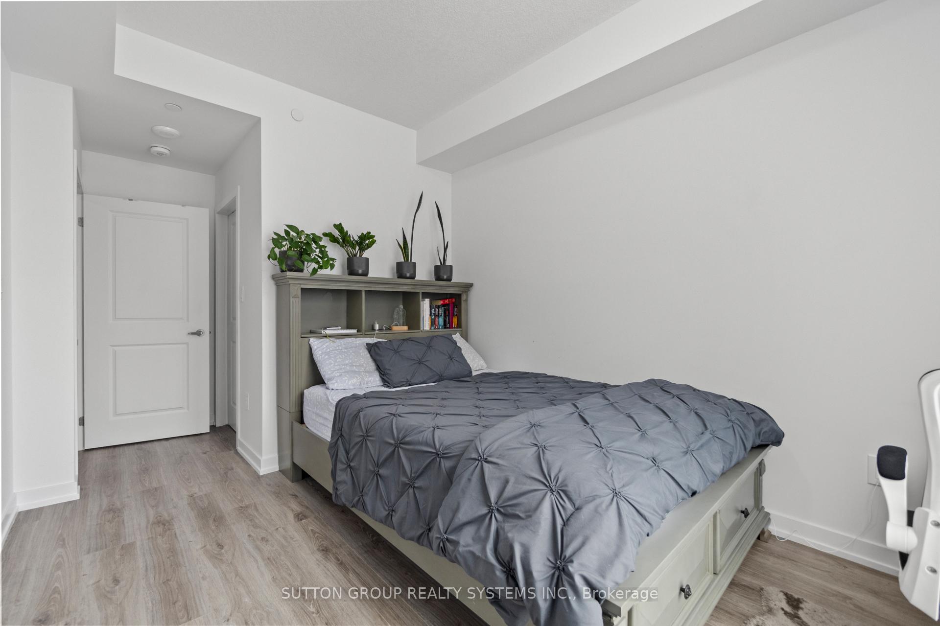 2 Bedrooms Condo at 460 Dundas, Hamilton For sale