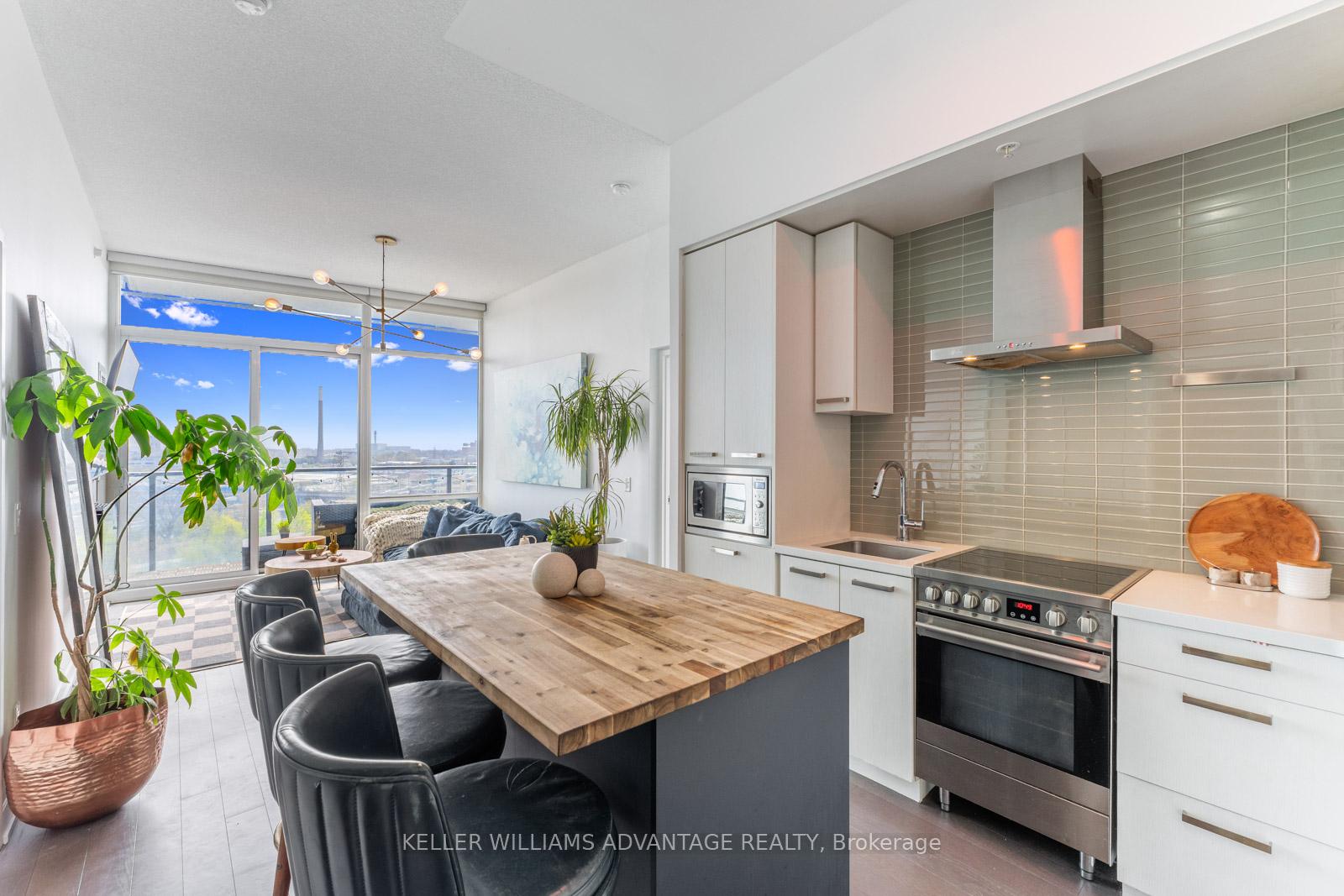 2 Bedrooms Condo at 120 Bayview, Toronto For sale