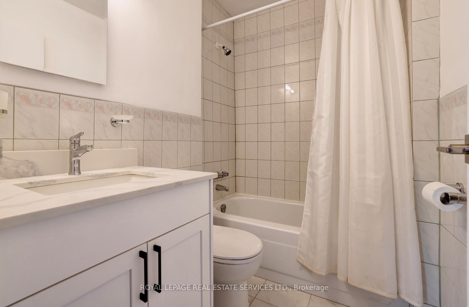 1 Bedroom Co-op at 41 Lake Shore, Toronto For sale