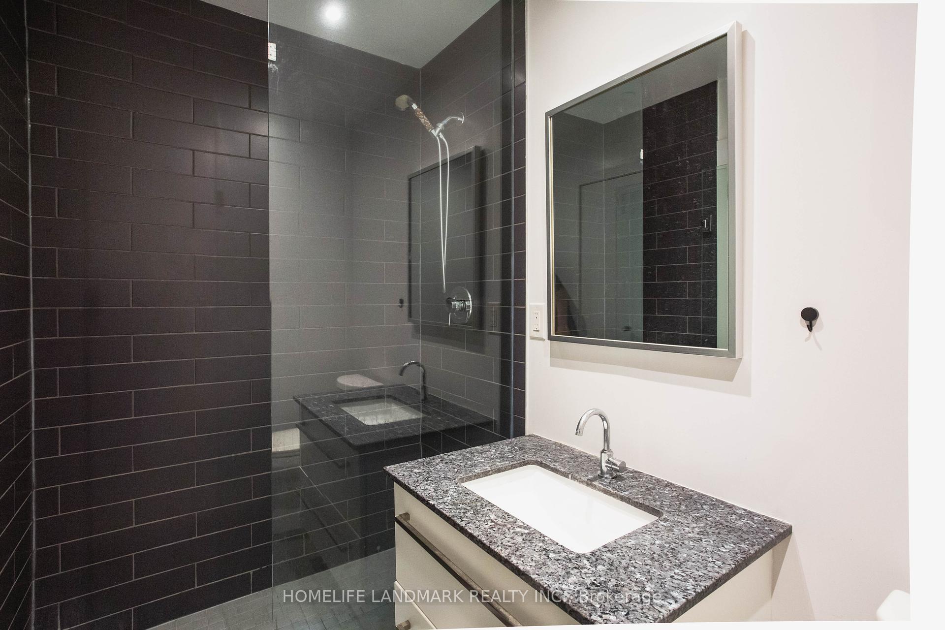2 Bedrooms Condo at 160 Flemington, Toronto For sale