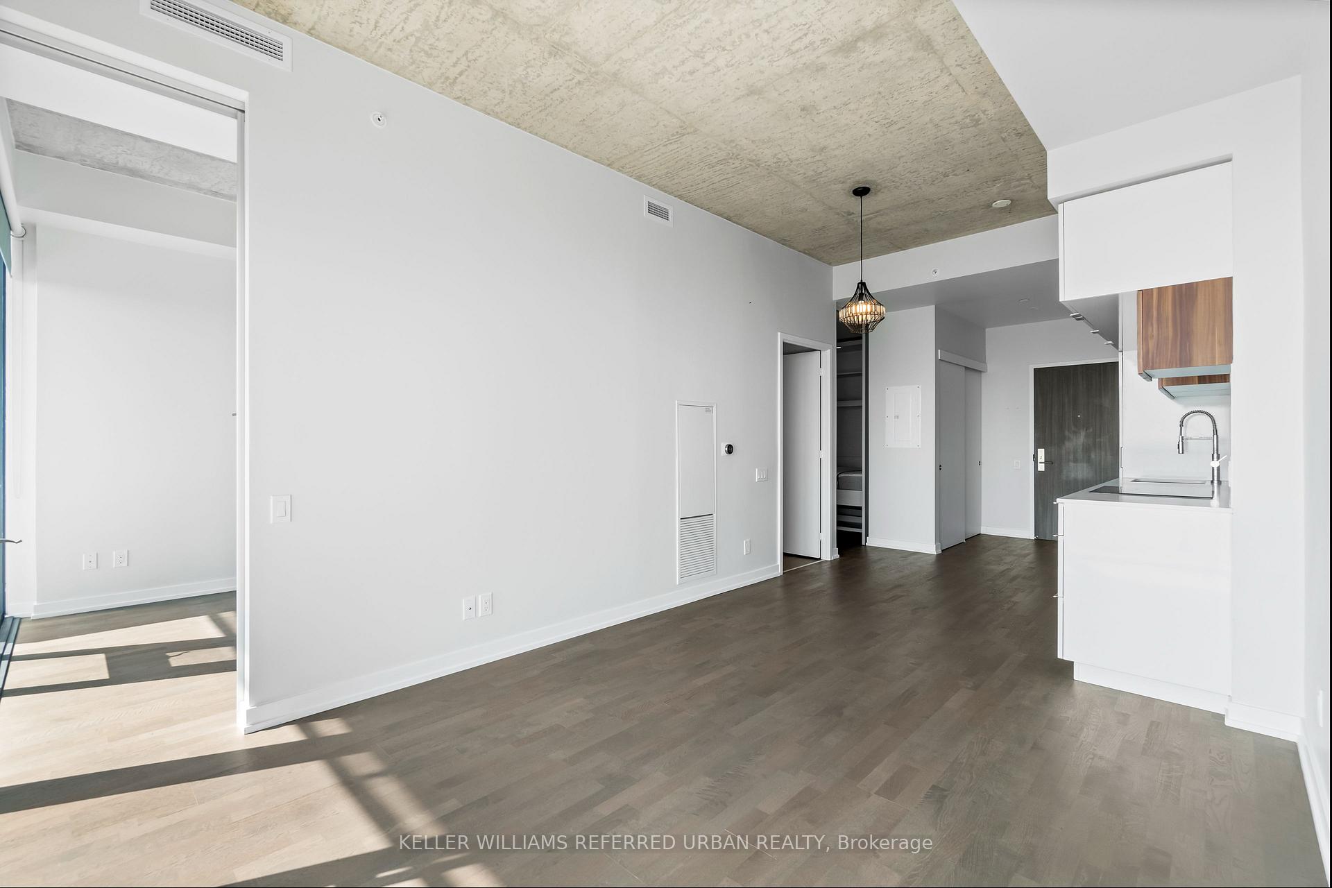 2 Bedrooms Condo at 185 Roehampton, Toronto For sale