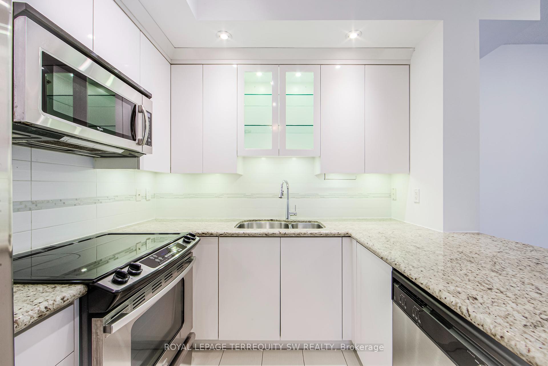 3 Bedrooms Condo at 628 Fleet, Toronto For sale
