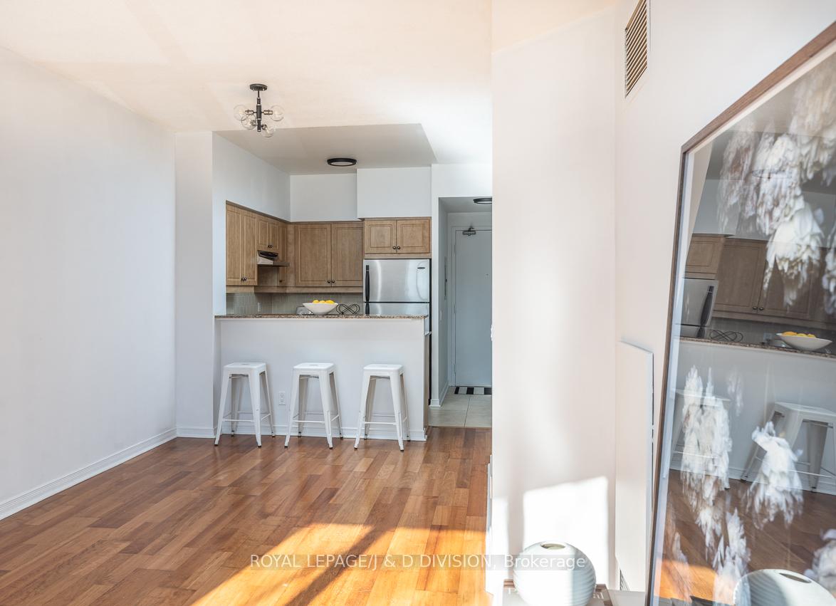 1 Bedroom Condo at 485 Rosewell,  Toronto For sale