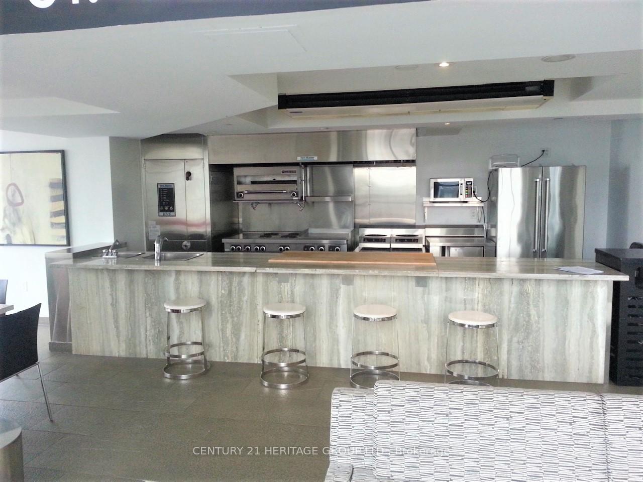 2 Bedrooms Condo at 15 Fort York, Toronto For sale
