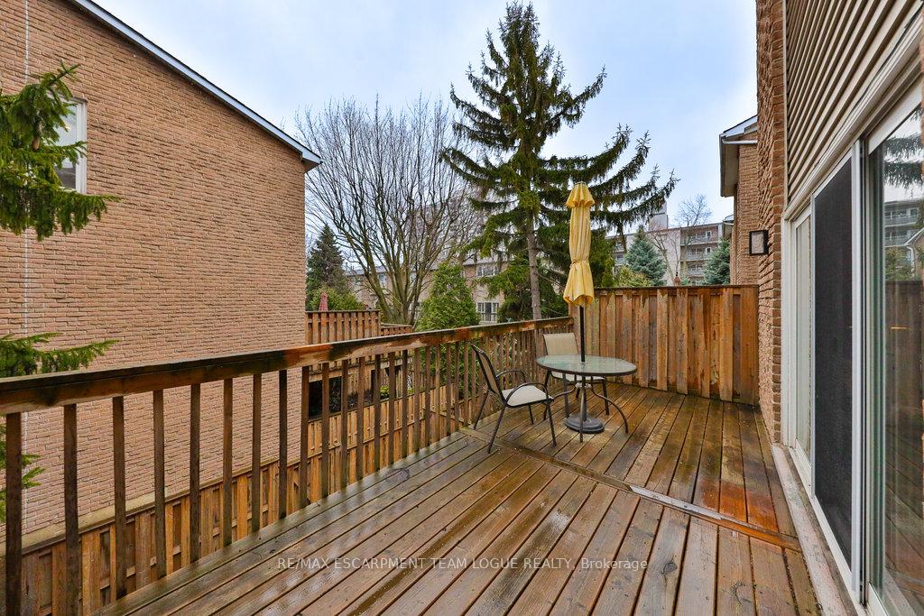 3 Bedrooms Condo at 2278 Marine,  Oakville For sale