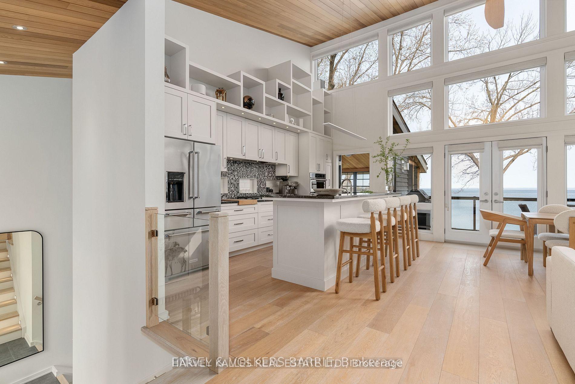 2369 Lakeshore Road E