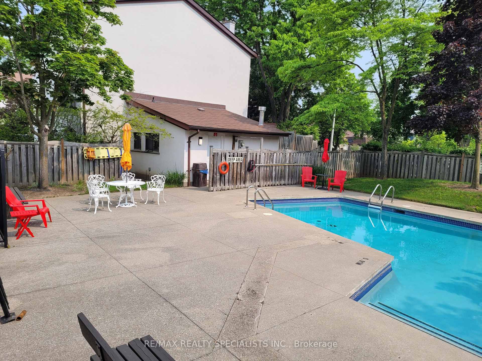 3 Bedrooms Condo at 7077 Estoril, Mississauga For sale