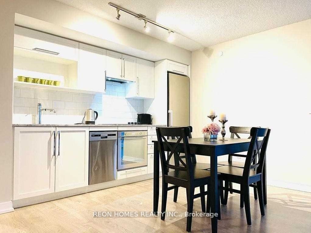 275 Village Green Square, #2116