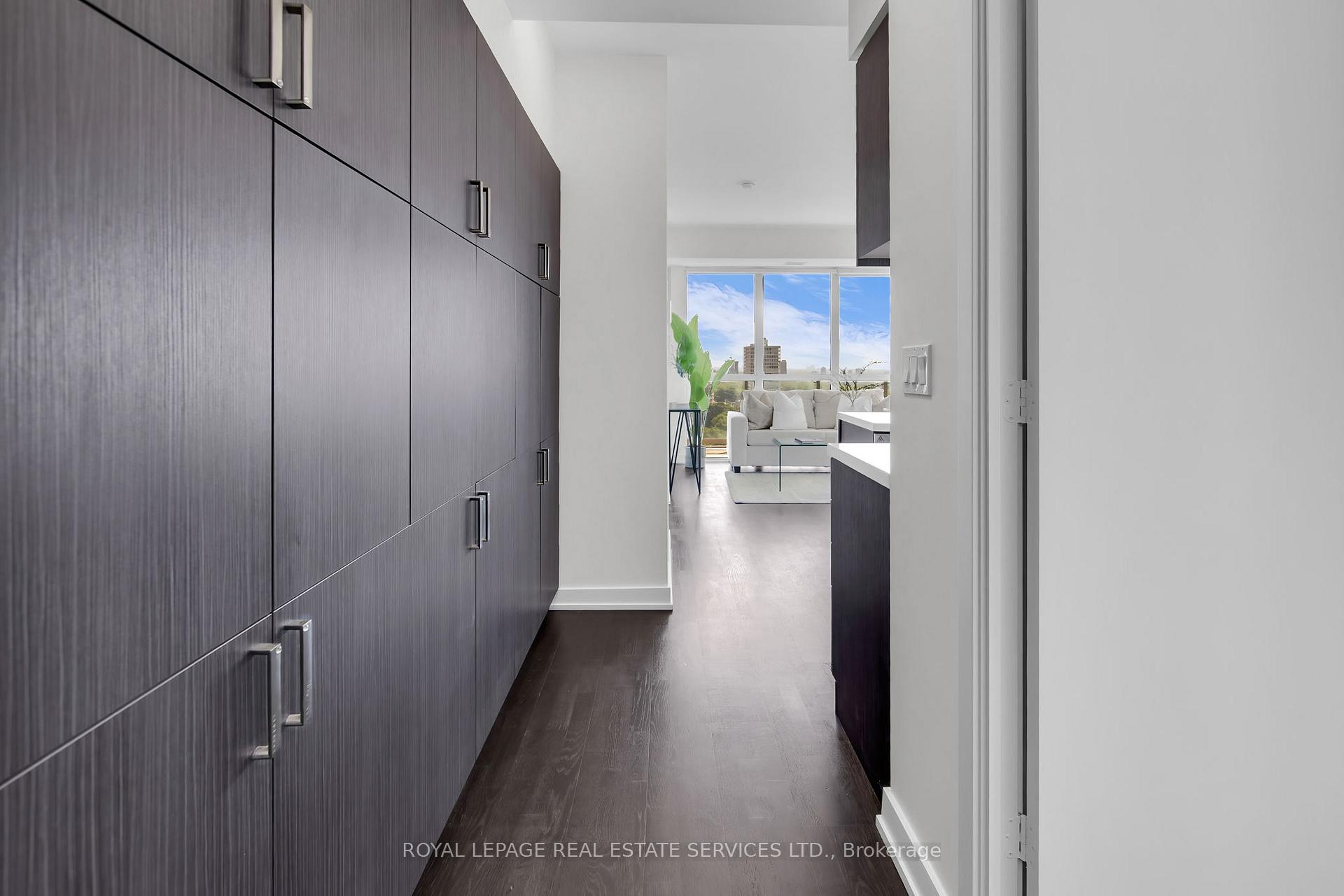 3 Bedrooms Condo at 501 St Clair, Toronto For sale