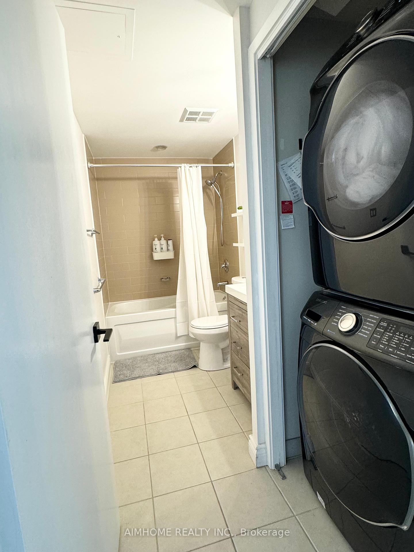 2 Bedrooms Condo at 10 Navy Wharf, Toronto For sale