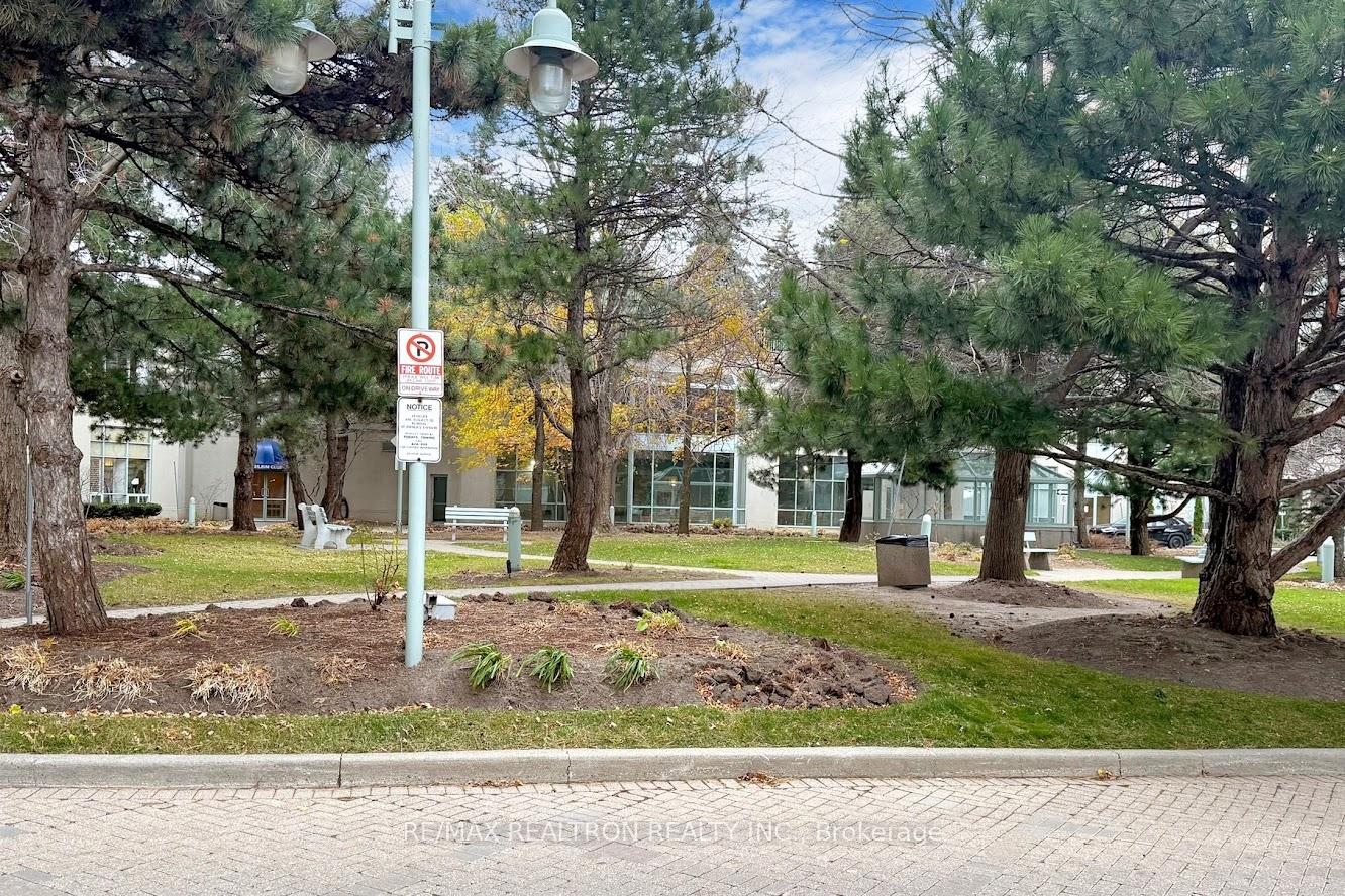 3 Bedrooms Condo at 68 Corporate, Toronto For sale