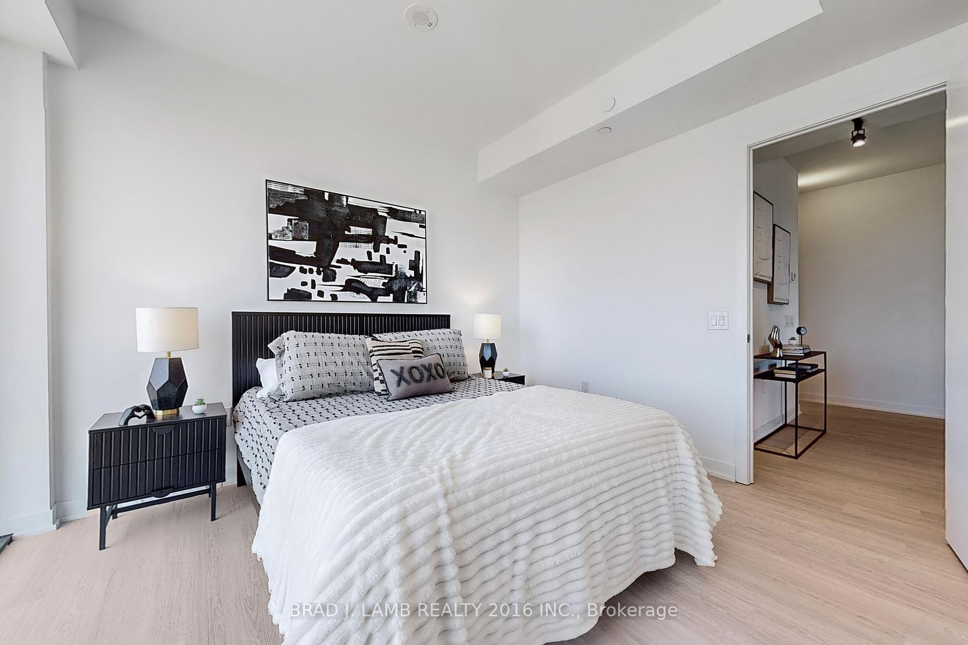 2 Bedrooms Condo at 195 McCaul, Toronto For sale