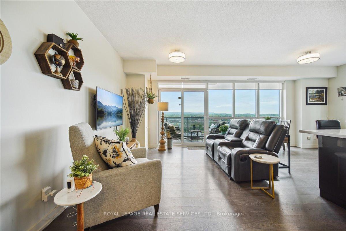 2 Bedrooms Condo at 2081 Fairview, Burlington For sale